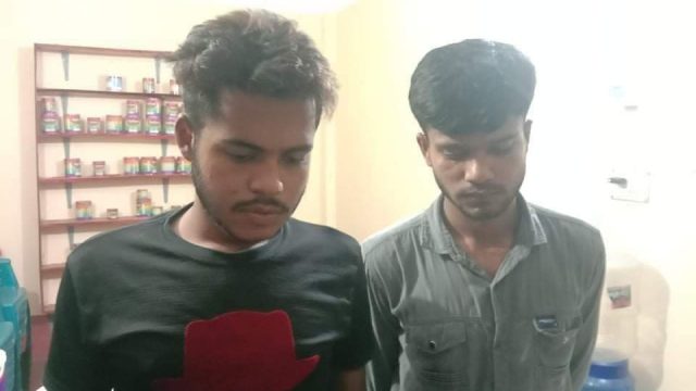 মোল্লাহাটে মোবাইল ছিনতাইকারী দুই যুবক জনতার কাছে আটক