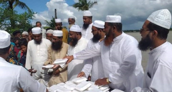 ডুমুরিয়ায় জাতীয় ইমাম পরিষদের উদ্যোগে ত্রাণ বিতরণ