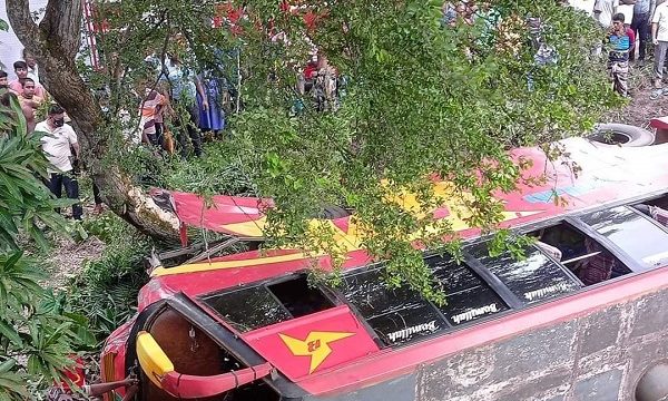 মাগুরায় সড়ক দূর্ঘটনায় নিহত ৪