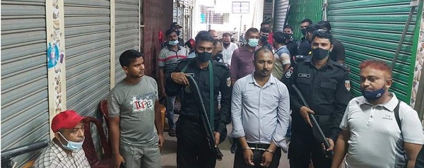 ডুমুরিয়ায় তন্ময় অধিকারী নামে ভুয়া ডাক্তারকে আটক করেছে র‌্যাব-৬