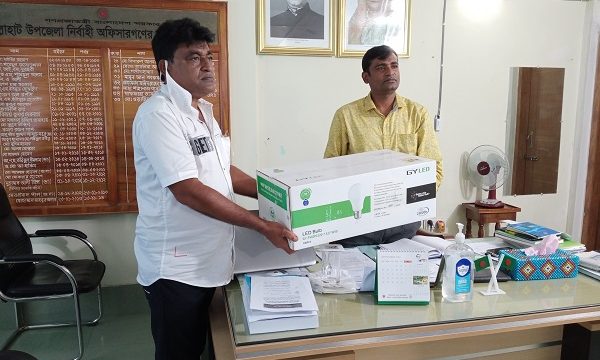 মোল্লাহাটে এলইডি বাল্ব বিতরণ