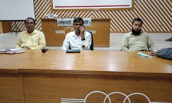 মোল্লাহাটে বিদ্যালয়ে ফুলবাগিচা করতে প্রধান শিক্ষকদের সাথে ইউএনওর সভা