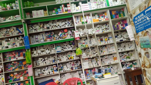 ডুমুরিয়ার প্রশাসনের নাকের ডগায় ফার্মাসিস্ট ছাড়া চলছে ওষুধের দোকান