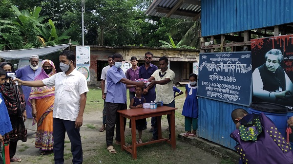 মোরেলগঞ্জে বিপু’ মেম্বরের উদ্যোগে ৪টি প্রতিষ্ঠানে করোনা সামগ্রী বিতরণ