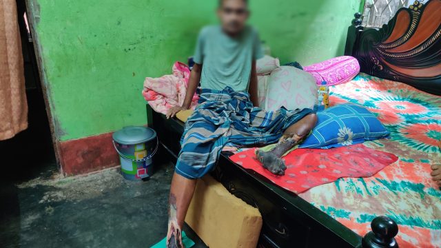 বিরল রোগে আক্রান্ত মাসুদকে বাঁচাতে এগিয়ে আসুন