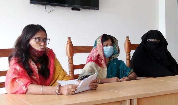 পিরোজপুরে মৃত স্বামীর সহায়-সম্পত্তি গ্রাস করার চেষ্টায় প্রতিপক্ষের মারপিট নির্যাতন থেকে রেহাই পেতে স্ত্রীর সংবাদ  সম্মেলন