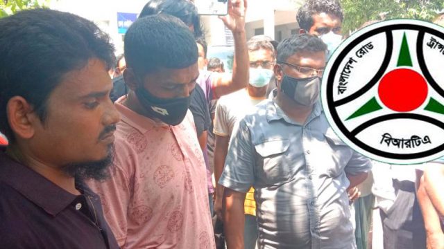 সাতক্ষীরা বিআরটিএ অফিসে ঘুষ বাণিজ্য; দালাল চক্রের দৌরাত্মে সেবাগ্রহীতারা অসহায়