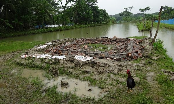 মোরেলগঞ্জ পল্লীতে জমি দখলের চেষ্টায়, পাকা ইমারাত ভাংচুর