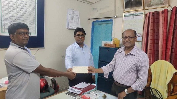 ডুমুরিয়ায় কুঠির ক্ষুদ্র মাঝারি শিল্পের ব্যবসা প্রসারের জন্য আর্থিক অনুদান