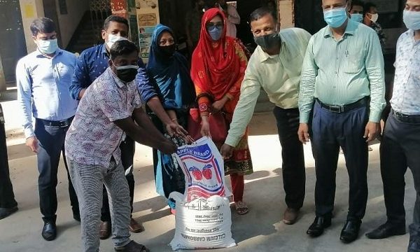 চিতলমারীতে মৎস্য সপ্তাহ উপলক্ষে মৎস্য চাষীদের উপকরণ প্রদান