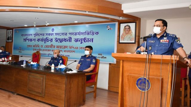 অপরাধে জড়ানো পুলিশের বিরুদ্ধে ফৌজদারি মামলা: আইজিপি