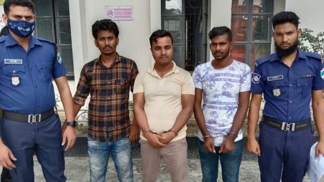 ফুলতলায় চুরির দায়ে খালিশপুরের তিন যুবক গ্রেফতার