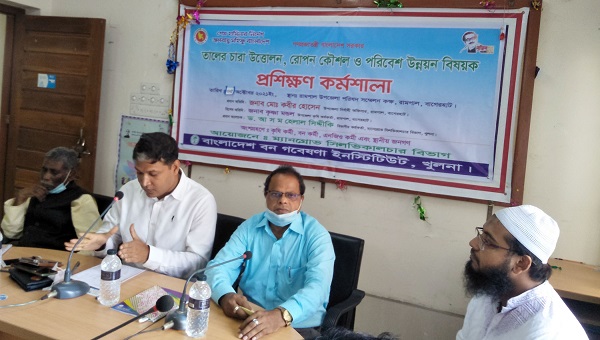 রামপালে তালের চারা রোপণ ও পরিবেশ উন্নয়ন বিষয়ক কর্মশালা অনুষ্ঠিত