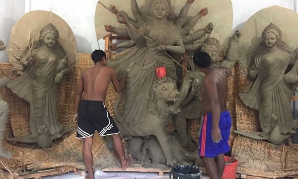 মোল্লাহাটে ৮৪টি মন্ডপে চলছে শারদীয় দূর্গা পূজার প্রস্তুতি