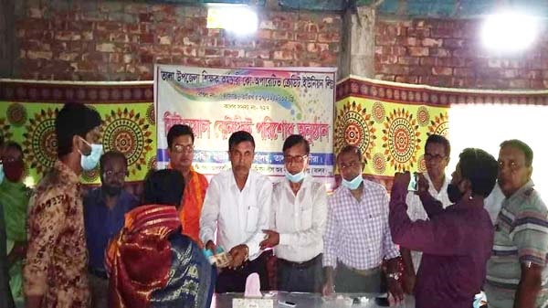 তালায় ক্রেডিট ইউনিয়নের প্রয়াত সম্পাদক মুকুন্দ কুমার রায় এর সঞ্চয়কৃত টাকার প্রদান