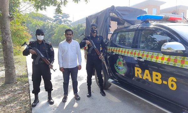 রামপালে ভূয়া চাকুরি প্রদানকারী প্রতারক চক্রের সদস‍্য সোহেল র‍্যাবের হাতে আটক