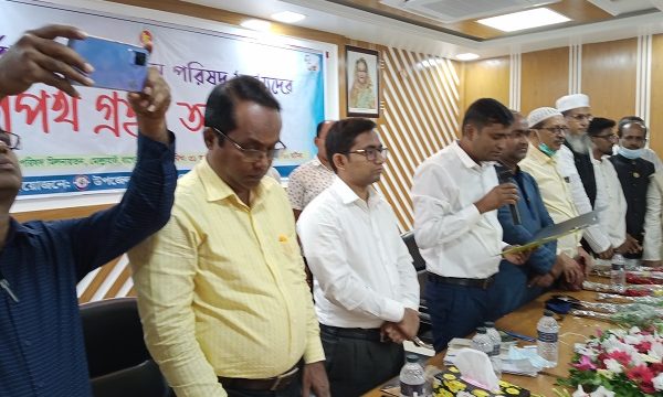 মোল্লাহাটে নবনির্বাচিত ইউপি সদস্যদের শপথ গ্রহণ অনুষ্ঠিত