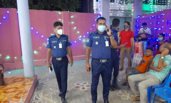 মোংলার বিভিন্ন পূজা মন্দির ও মন্ডপ পরিদর্শন করেছেন জেলা পুলিশ সুপার আরিফুল হক