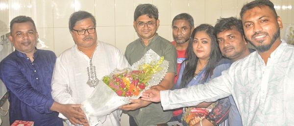 শেখ হাসিনা মেডিকেল বিশ্ববিদ্যালয়-খুলনার সিন্ডিকেট সদস্য নির্বাচিত হওয়ায় ডা: শেখ বাহারুল আলমকে নিসচা’র ফুলেল শুভেচ্ছা