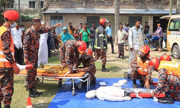 তালায় ফায়ার সার্ভিসের অগ্নিনির্বাপনে বিশেষ মহড়া
