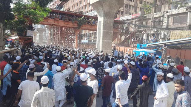 বায়তুল মোকাররমে পুলিশের সঙ্গে ধাওয়া-পাল্টা ধাওয়া