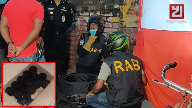 নগরীর মন্দিরের প্রবেশপথে ১৮ টি ককটেল সদৃশ্য বস্তু উদ্ধার