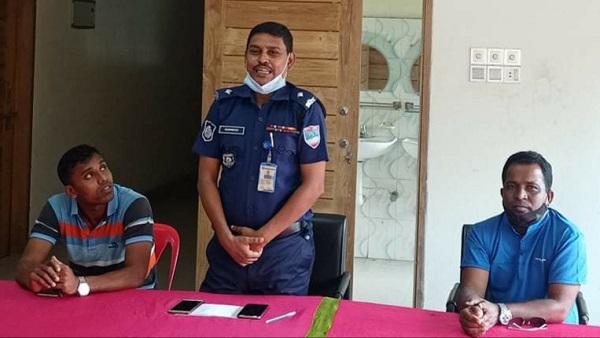 চিতলমারীতে পুজা উদযাপন পরিষদের সাথে ওসির মতবিনিময়