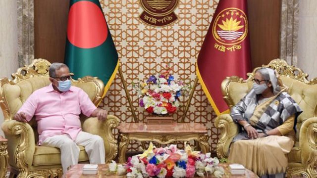 রাষ্ট্রপতির সঙ্গে প্রধানমন্ত্রীর সাক্ষাৎ