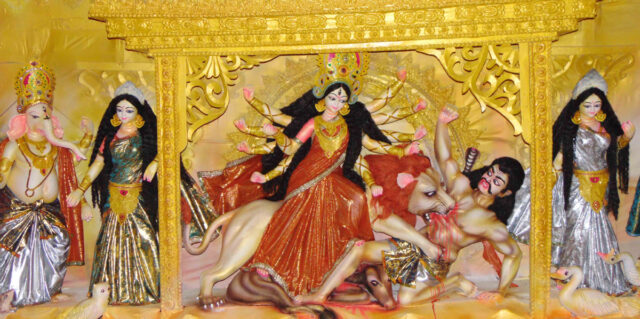 হাকিমপুর শিকদার বাড়িতে এবারও স্বল্প পরিসরে চলছে প্রতিমা তৈরির কাজ