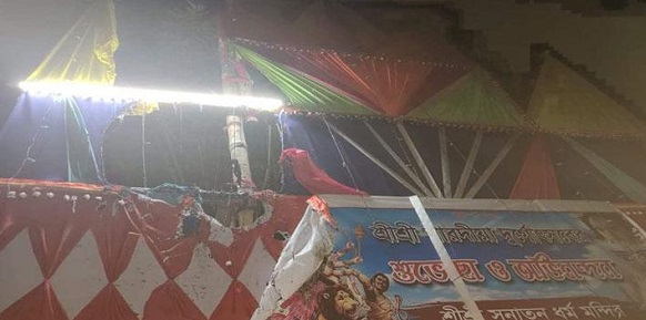 কয়রায় আগুনে পূজা মন্ডপের গেট ক্ষতিগ্রস্থ