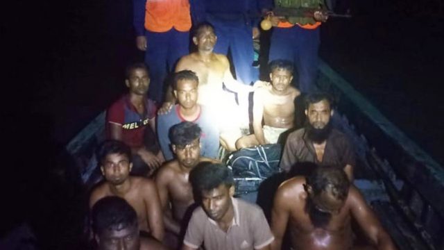 দুবলার চরে ডুবে যাওয়া পাথর বোঝাই জাহাজের ১০ নাবিক উদ্ধার