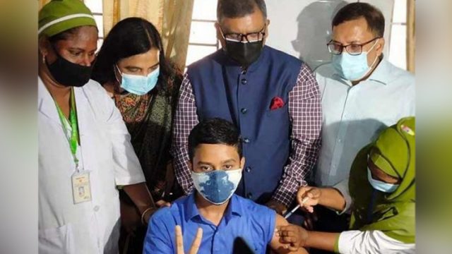 প্রাথমিকভাবে ৩০ লাখ শিক্ষার্থী পাবে ফাইজারের টিকা: স্বাস্থ্যমন্ত্রী