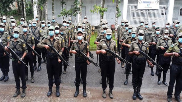 বরিশালে পুজা মন্ডপে আনসার ভিডিপির কুইক রেসপন্স টিম