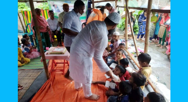 মোংলায় শেখ রাসেল অক্সিজেন ব্যাংক’র উদ্দ্যোগে খাবার বিতরণ