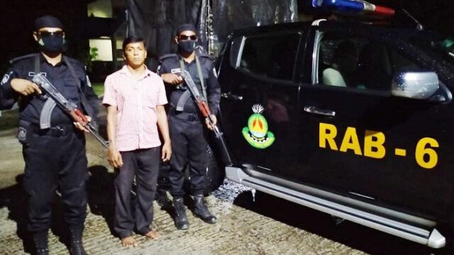র‌্যাবের অভিযানে পর্ণ ভিডিও সরবরাহের সরঞ্জামাদিসহ গ্রেফতার ১