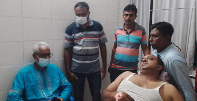 ১১নং ওয়ার্ড আ’লীগের সাঃ সম্পাদক সড়ক দুর্ঘটনায় আহত