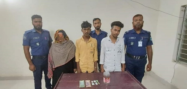 শরণখোলায় চুরির টাকাসহ মা ছেলে গ্রেফতার