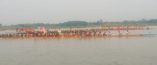মাগুরার মহম্মদপুরে বিহারীলাল শিকদার নৌকা বাইচ অনুষ্ঠিত