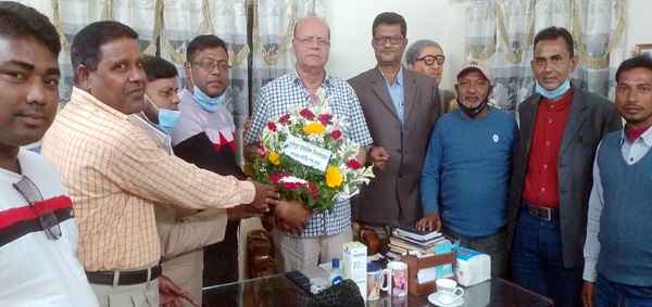 প্রতিমন্ত্রীর সাথে দূর্গাপুর মাধ্যমিক বিদ্যালয়ের কমিটির মত বিনিময়