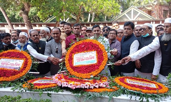 জাতির পিতার সমাধীতে মোল্লাহাটের ইউপি চেয়ারম্যানদের শ্রদ্ধা নিবেদন