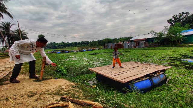 রাজমিস্ত্রি আজগরের ঘরে ফেরার একমাত্র উপায় ভিয়া