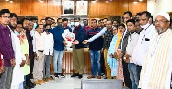 খুবি’র ভিসি সাথে নগর স্বেচ্ছাসেবক লীগ নবনির্বাচিত নেতৃবৃন্দের সৌজন্য সাক্ষাৎ