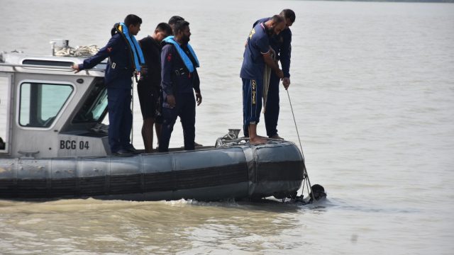 মোংলায় বাল্কহেড ডুবি; নিখোঁজ মহিউদ্দিন ও জিহাদের খোঁজে পরিবার