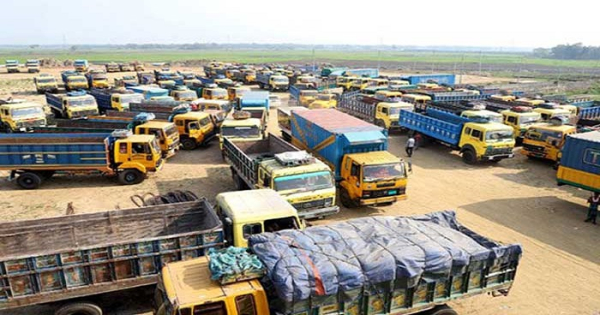 ট্রাক ধর্মঘট প্রত্যাহারে স্বরাষ্ট্রমন্ত্রীর সঙ্গে বৈঠকে নেতারা