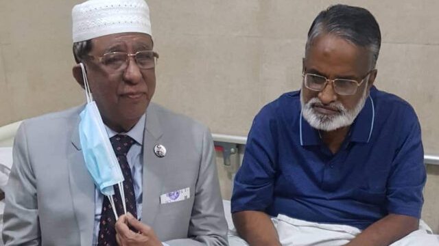 অসুস্থ আ’লীগ নেতার শয্যা পাশে জেলার সভাপতি শেখ হারুন