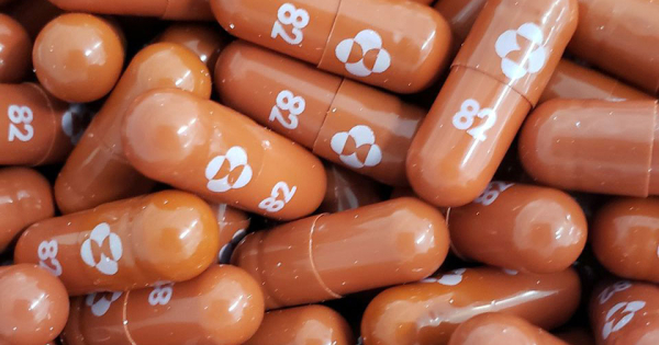 করোনার মুখে খাওয়া ওষুধের অনুমোদন দিলো যুক্তরাজ্য