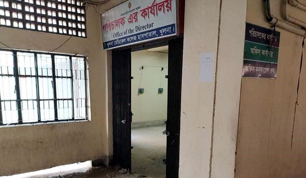 খুমেক হাসপাতালে মল ছিটালো হরিজনরা