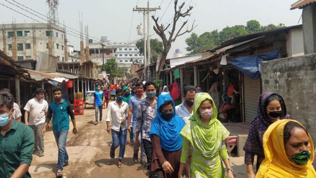 গণপরিবহন বন্ধ, পথে পথে ভোগান্তি