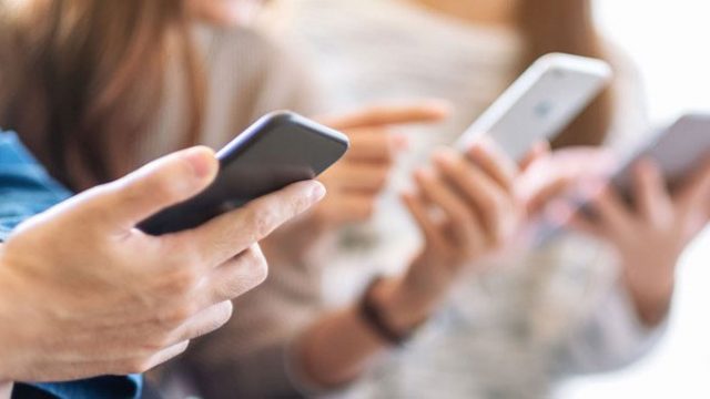 দেশের ৩৫ শতাংশ তরুণ ইন্টারনেটেই ডুবে থাকে