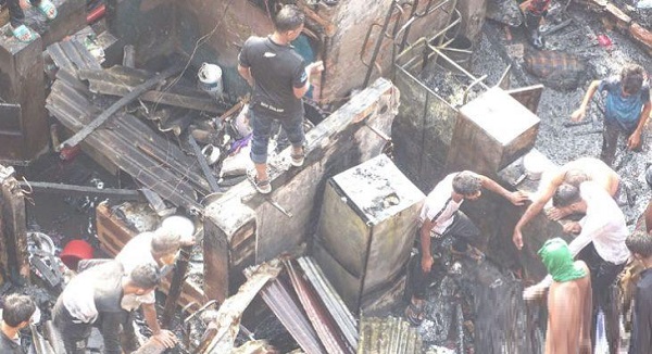 নগরীর দে‌বেন বাবু রো‌ডে বস্তিতে আগুন, নয়টি ঘর ভস্মিভূত